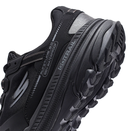 Кроссовки мужские Skechers GO RUN TRAIL ALTITUDE 2.0 черный 220757-BBK